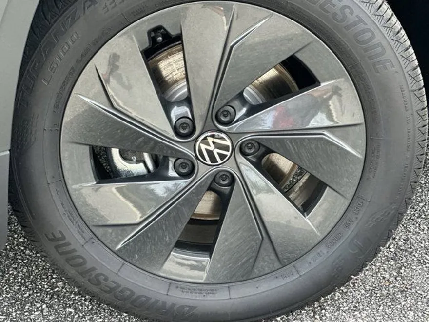 2025 Volkswagen Taos S photo 1