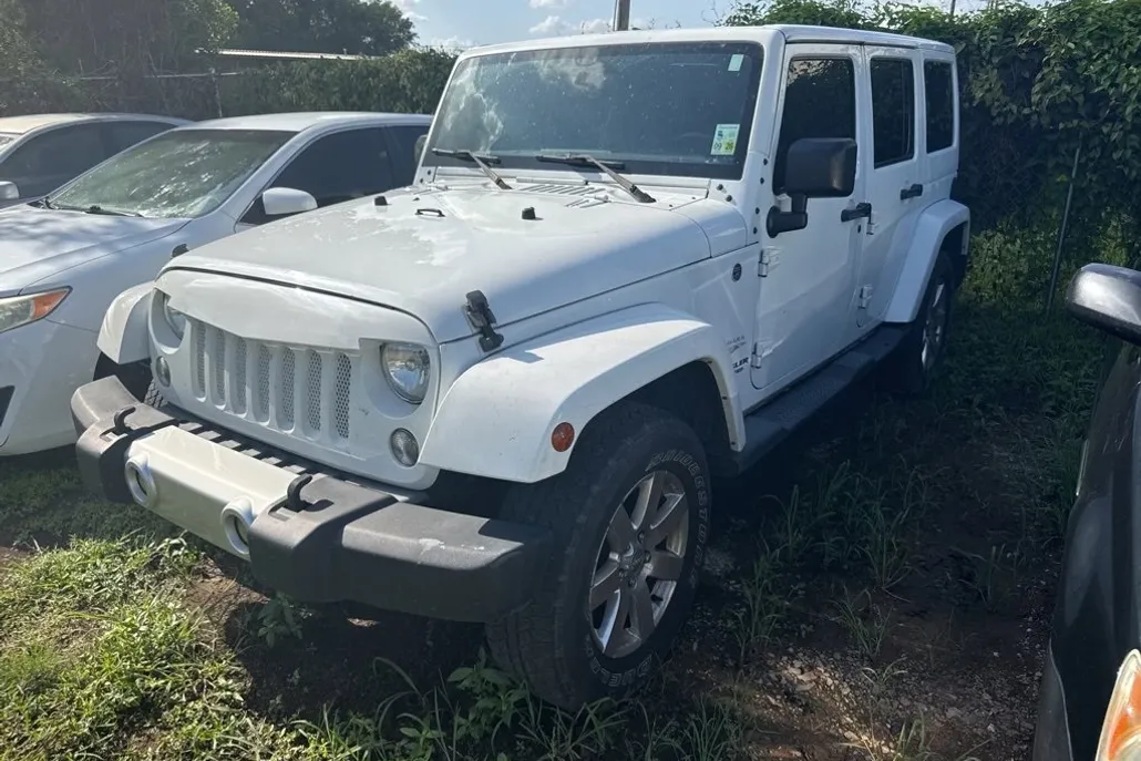 2015 Jeep Wrangler Unlimited Sahara photo 1