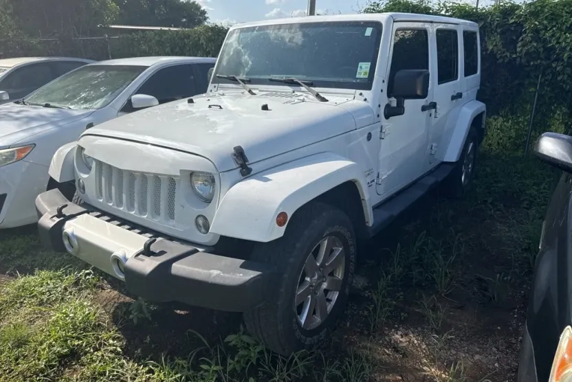 2015 Jeep Wrangler Unlimited Sahara photo 1
