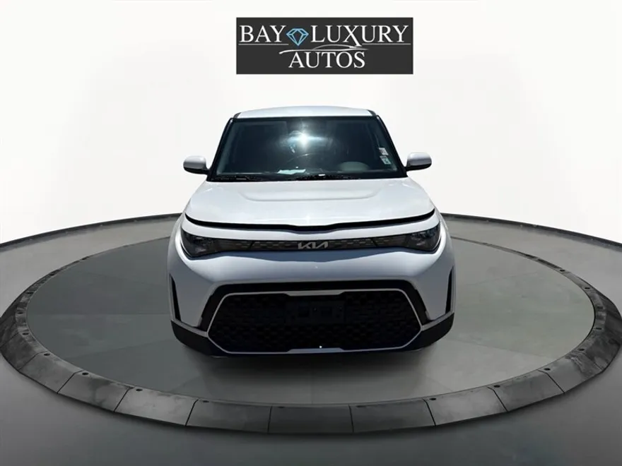 2023 Kia Soul LX photo 1