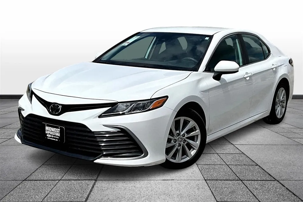 2024 Toyota Camry LE photo 1
