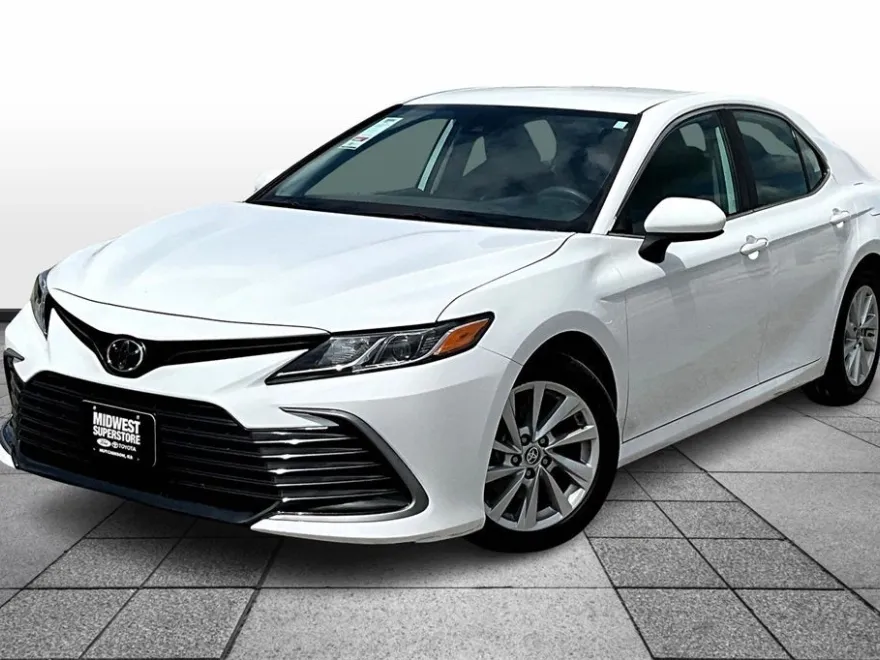 2024 Toyota Camry LE photo 1