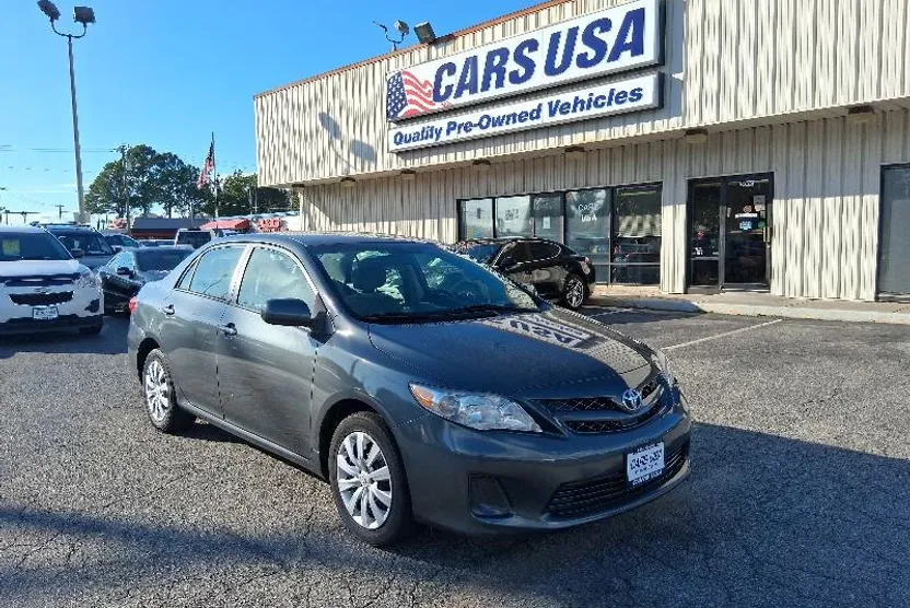 2012 Toyota Corolla LE photo 1