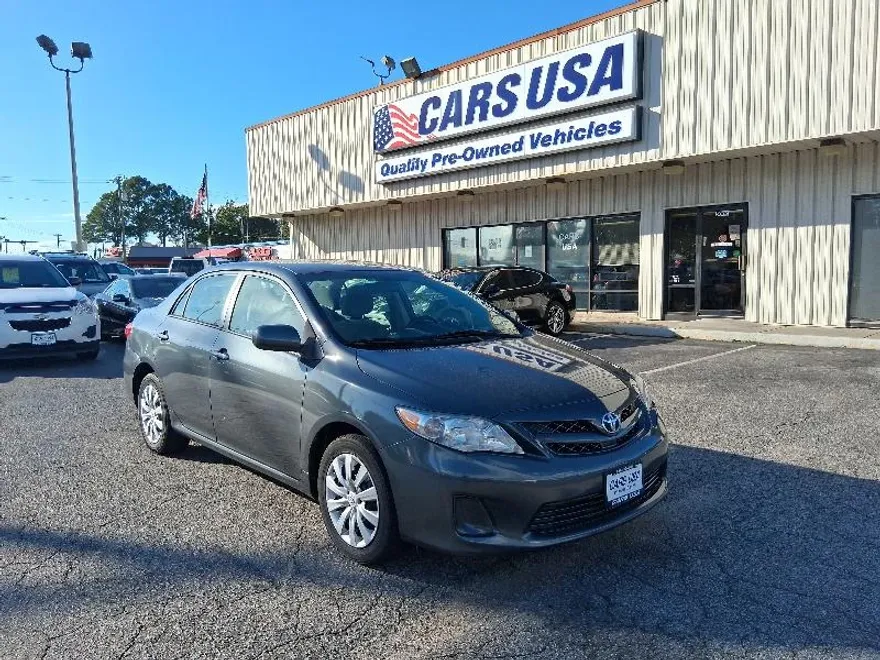 2012 Toyota Corolla LE photo 1