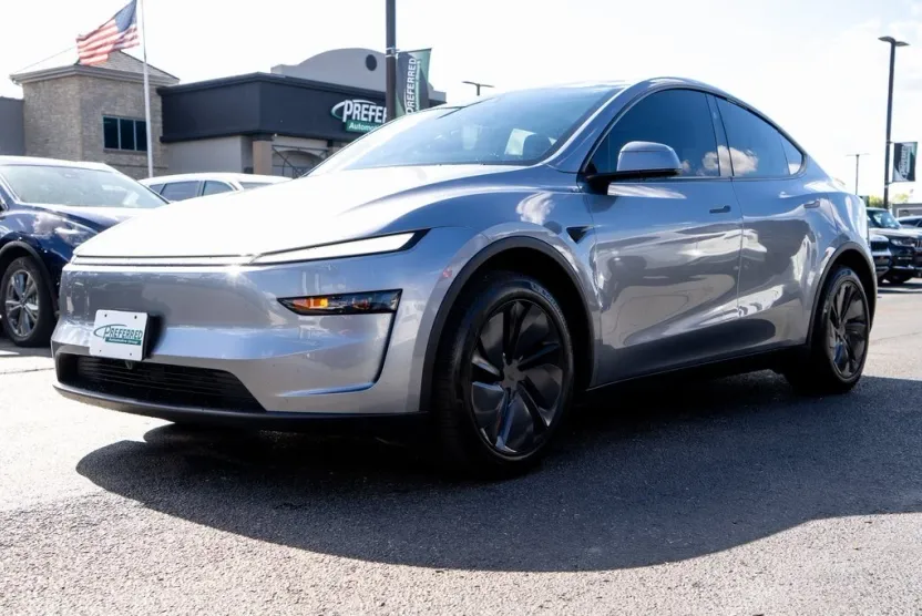 2026 Tesla Model Y Long Range photo 1