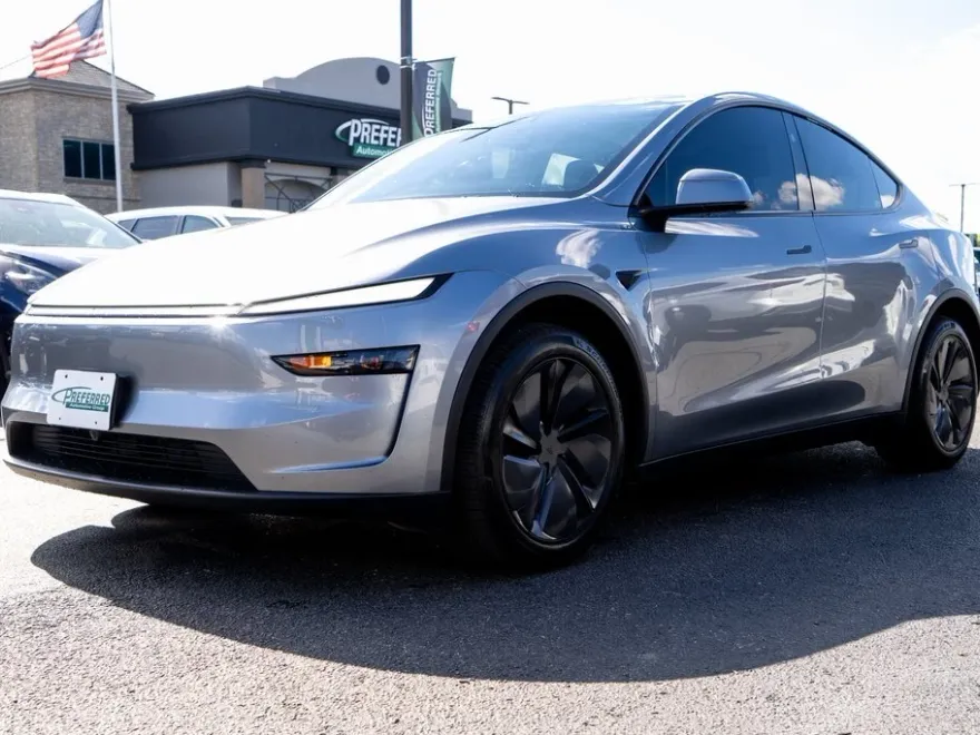 2026 Tesla Model Y Long Range photo 1