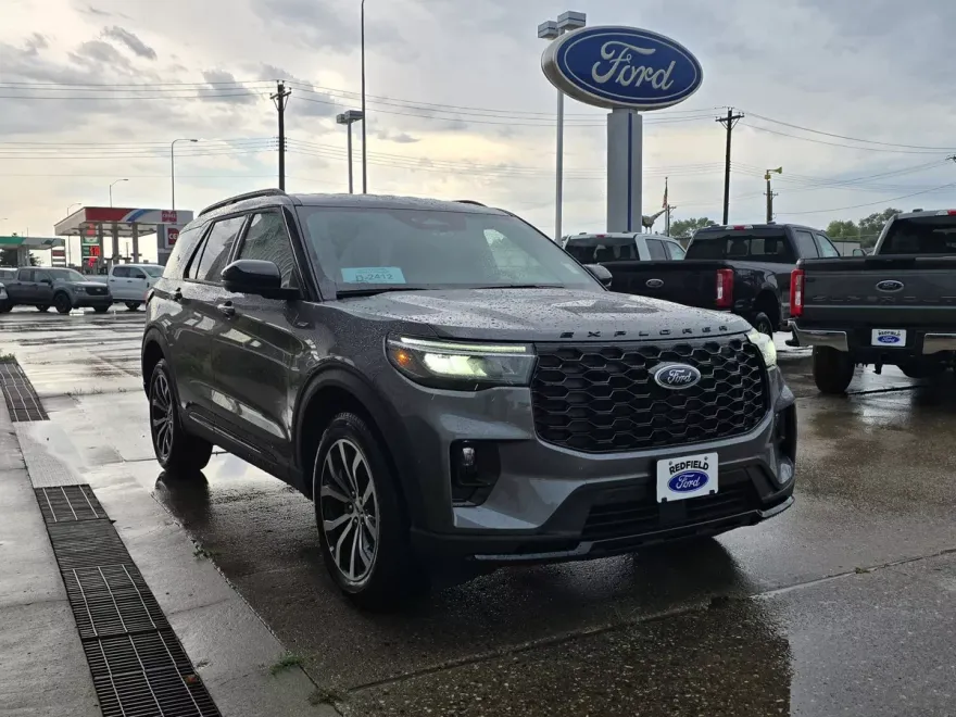 2025 Ford Explorer ST-Line photo 1