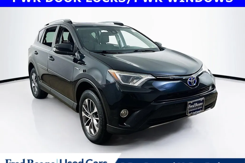 2017 Toyota RAV4 Hybrid XLE photo 1