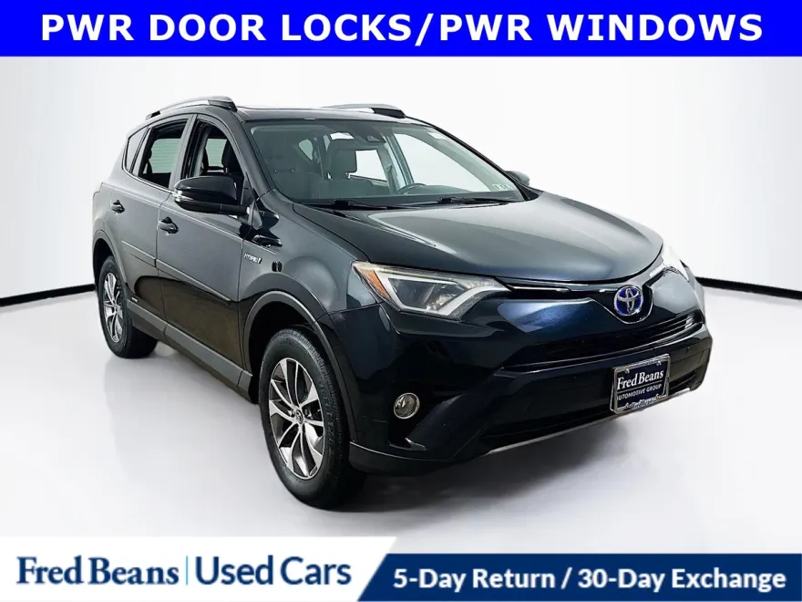2017 Toyota RAV4 Hybrid XLE photo 1