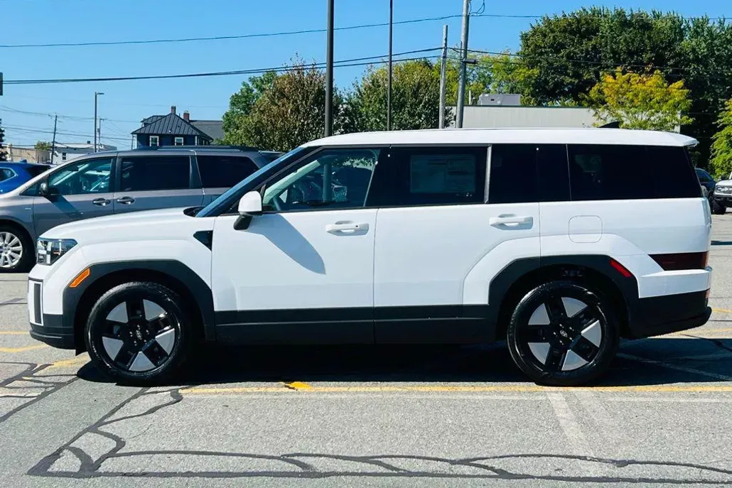 2026 Hyundai Santa Fe SE photo 1
