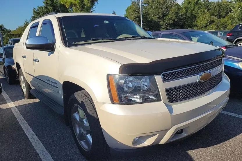 2013 Chevrolet Avalanche LTZ photo 1