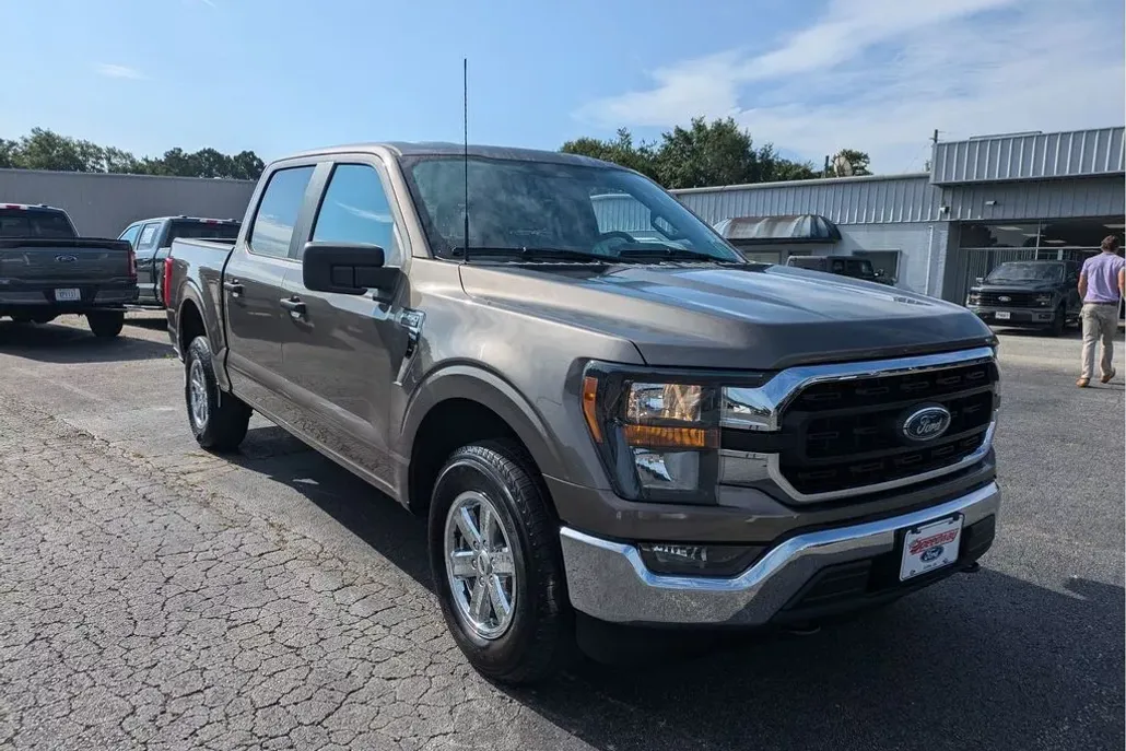 2023 Ford F-150 XLT photo 1