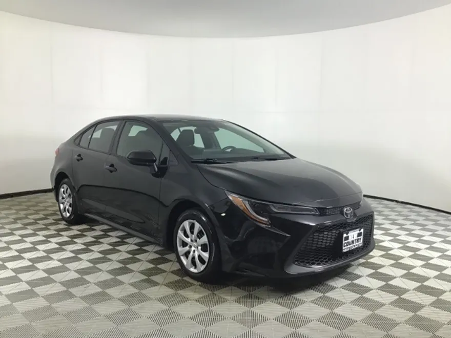 2022 Toyota Corolla LE photo 1