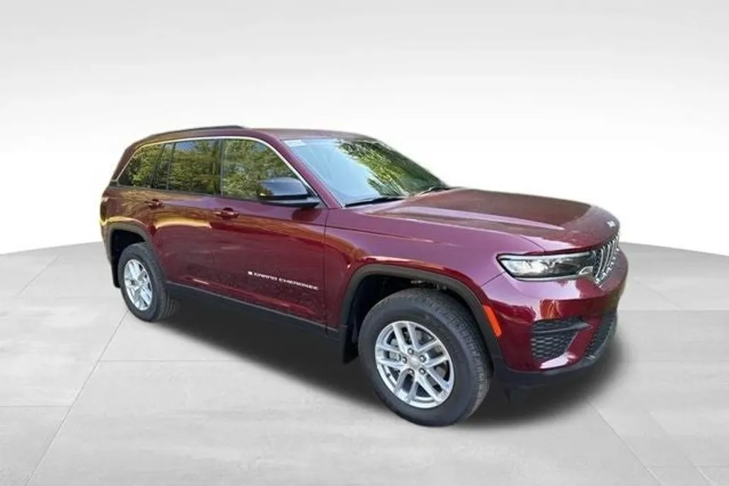2025 Jeep Grand Cherokee Laredo photo 1
