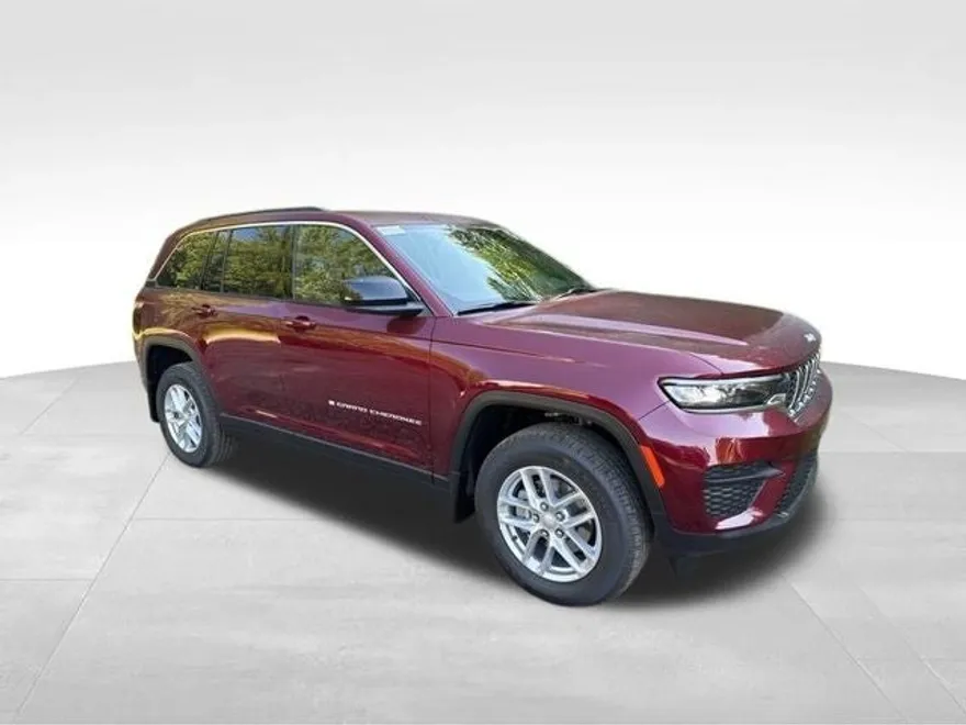 2025 Jeep Grand Cherokee Laredo photo 1