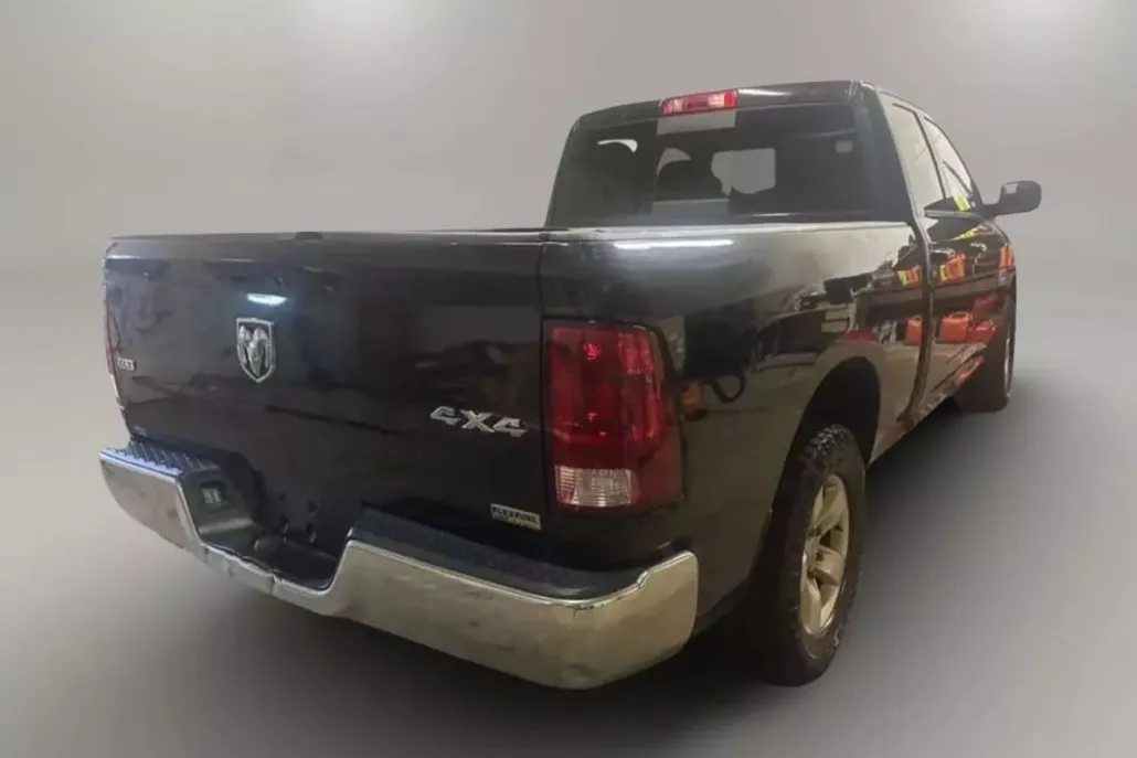 2016 Ram 1500 SLT photo 1