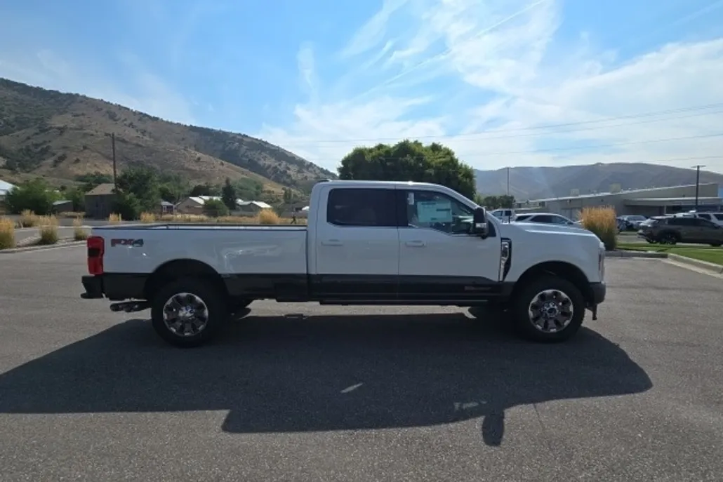 2025 Ford F-350 King Ranch photo 1