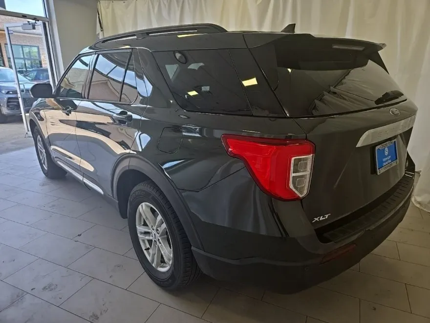2023 Ford Explorer XLT photo 1