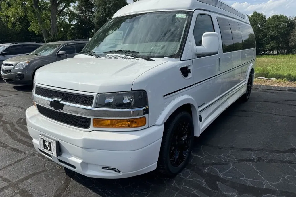2025 Chevrolet Express Cargo 2500 photo 1