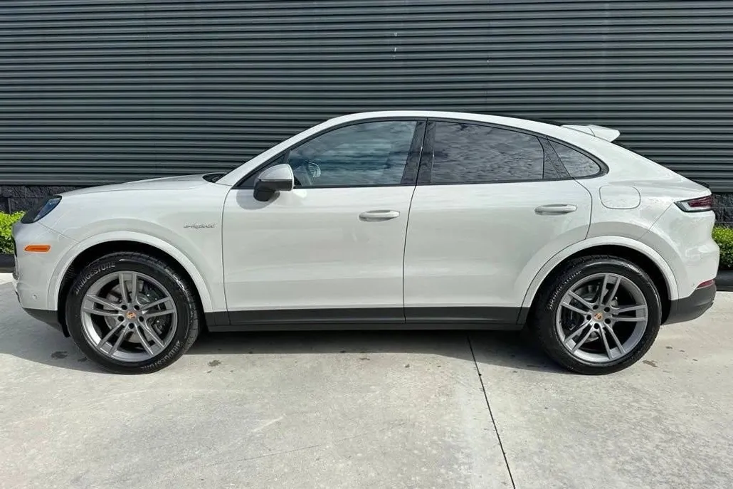 2026 Porsche Cayenne E-Hybrid Coupe photo 1