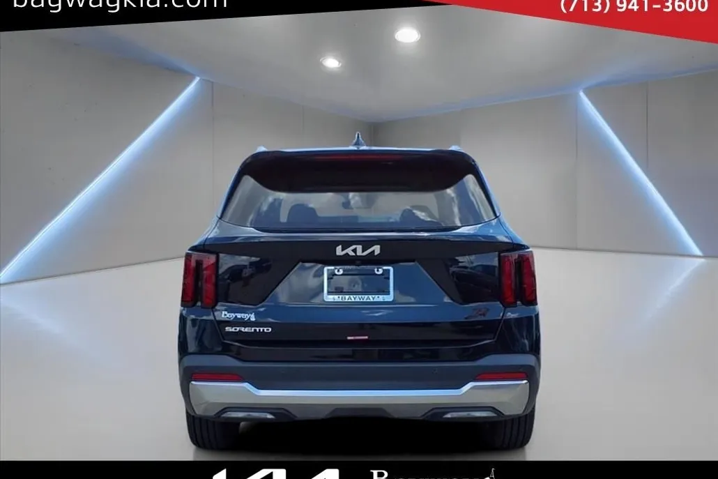 2025 Kia Sorento S photo 1