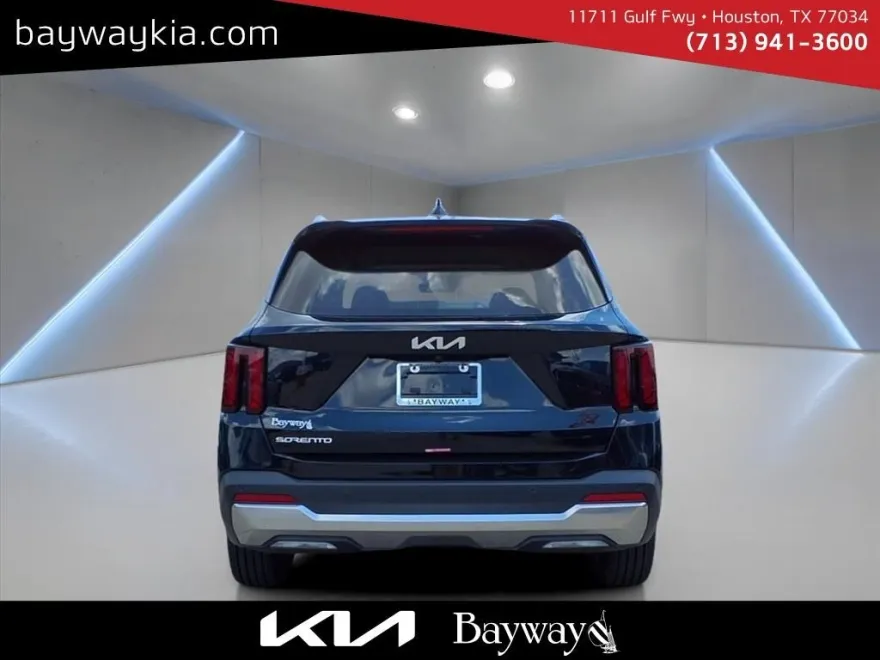 2025 Kia Sorento S photo 1