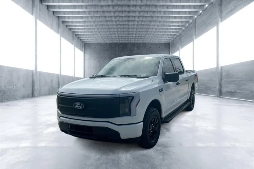 2025 Ford F-150 Lightning XLT photo 1