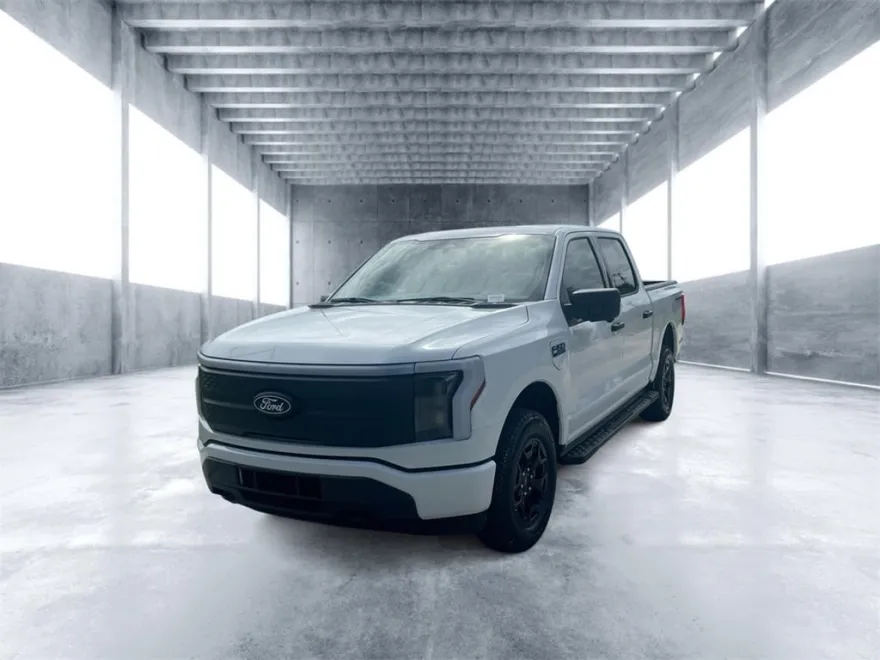 2025 Ford F-150 Lightning XLT photo 1