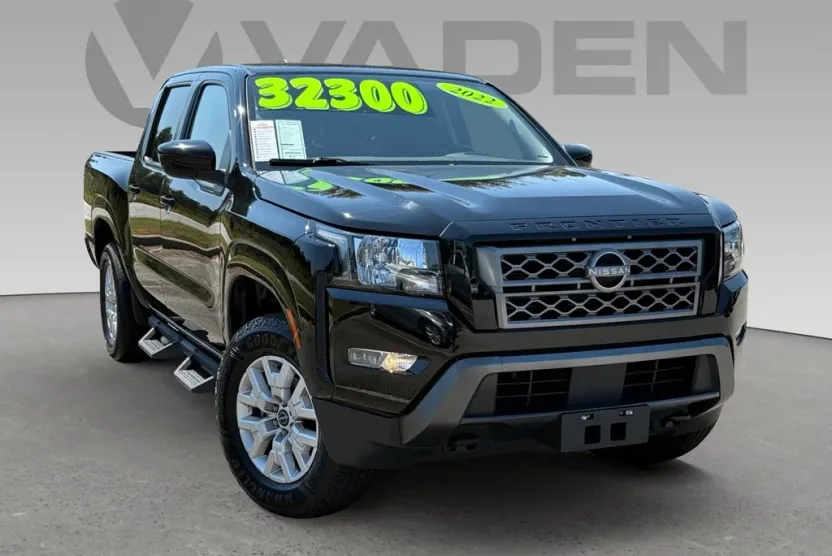 2022 Nissan Frontier SV Crew Cab photo 1