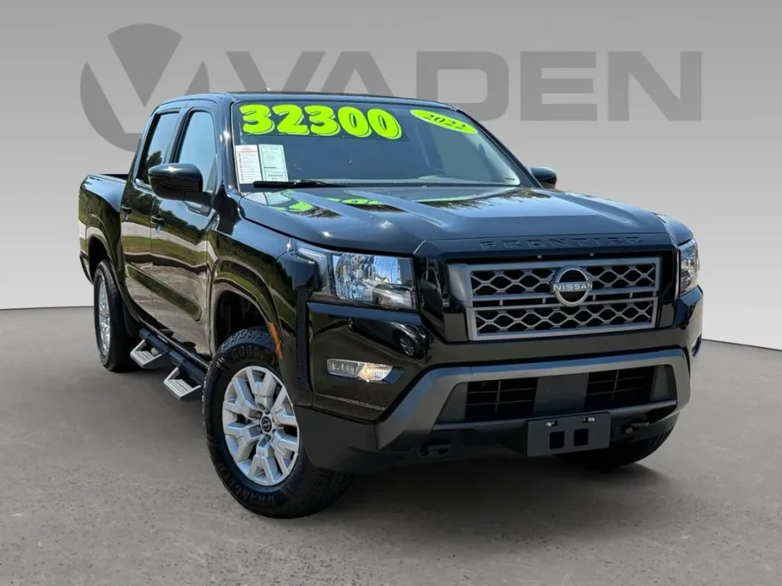 2022 Nissan Frontier SV Crew Cab photo 1