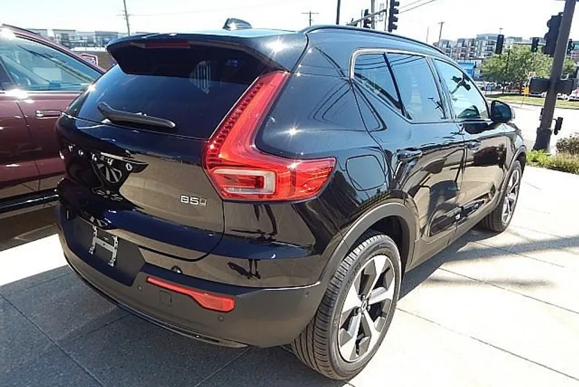 2026 Volvo XC40 Plus photo 1