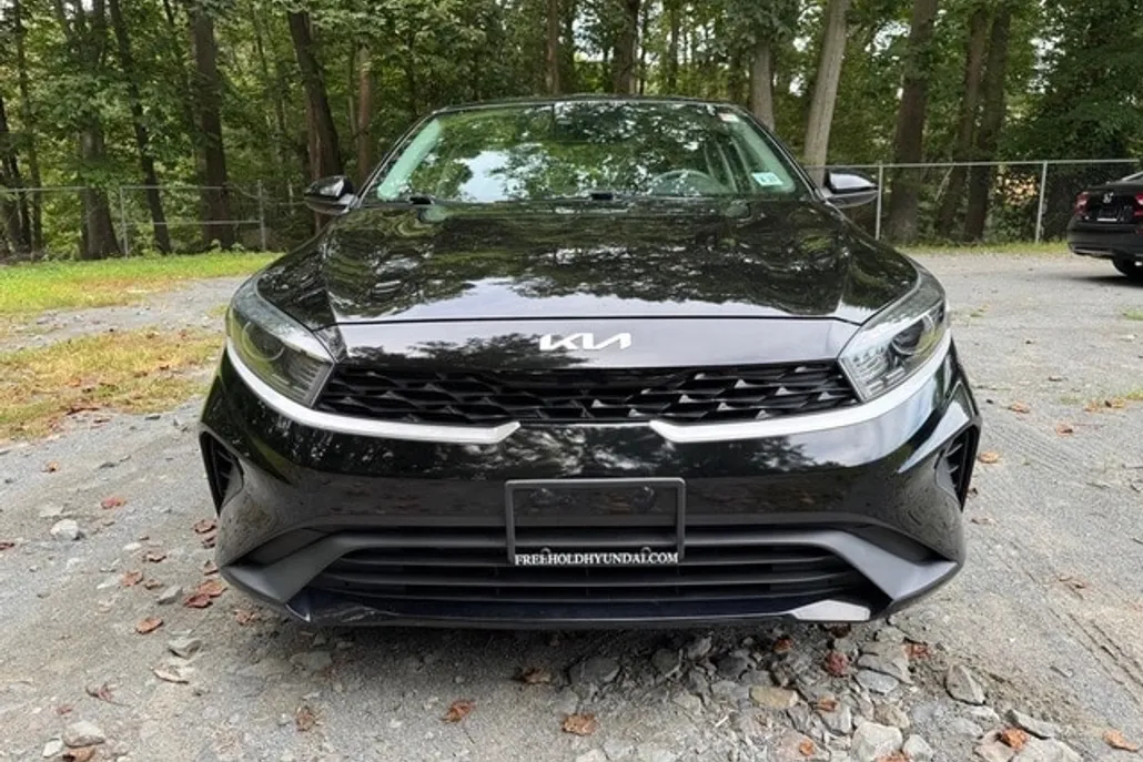 2023 Kia Forte LXS photo 1