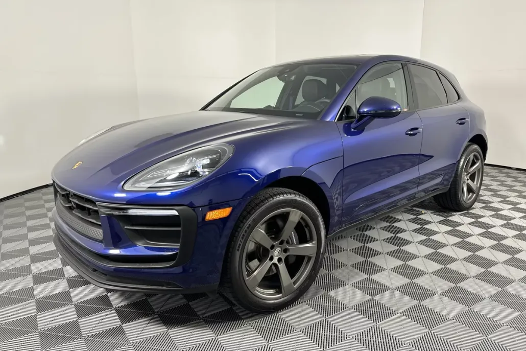 2025 Porsche Macan T photo 1