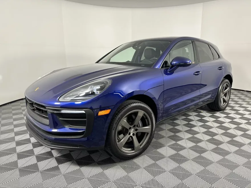 2025 Porsche Macan T photo 1