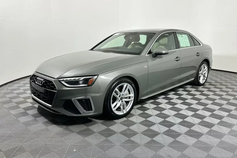 2023 Audi A4 S line Quattro Premium Plus photo 1