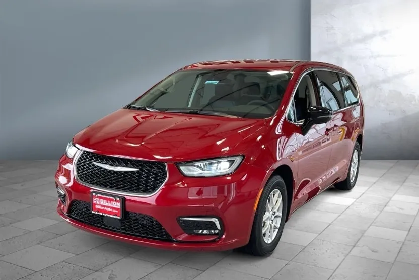 2024 Chrysler Pacifica Touring L photo 1