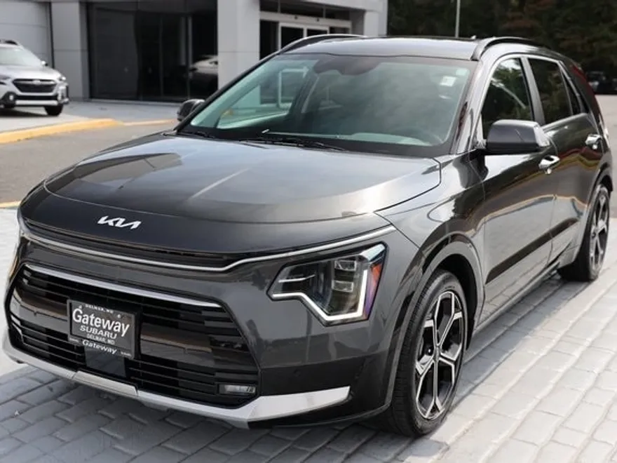 2023 Kia Niro SX Touring photo 1