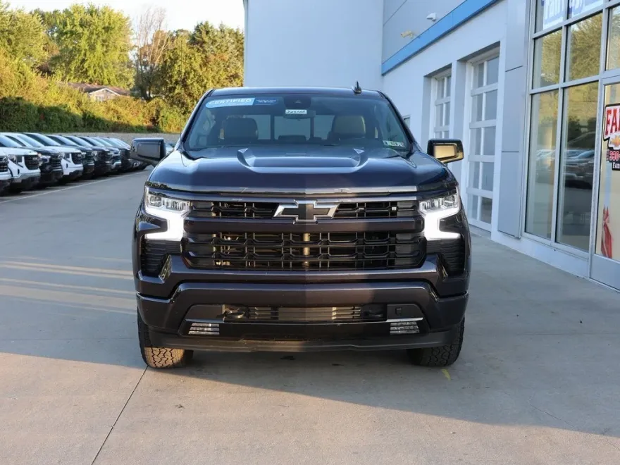 2022 Chevrolet Silverado RST photo 1