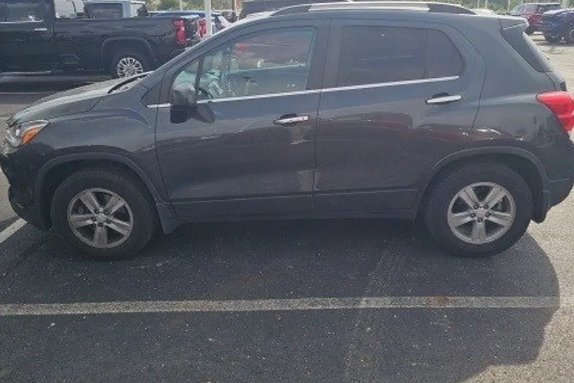 2020 Chevrolet Trax LT photo 1