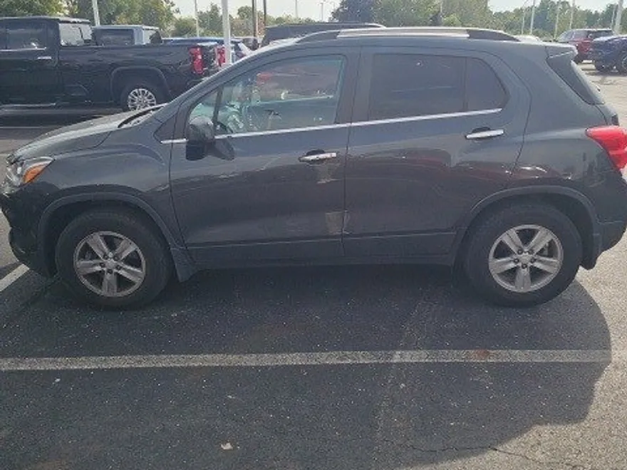 2020 Chevrolet Trax LT photo 1