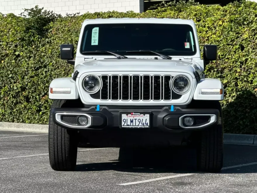 2024 Jeep Wrangler Sahara 4xe photo 9