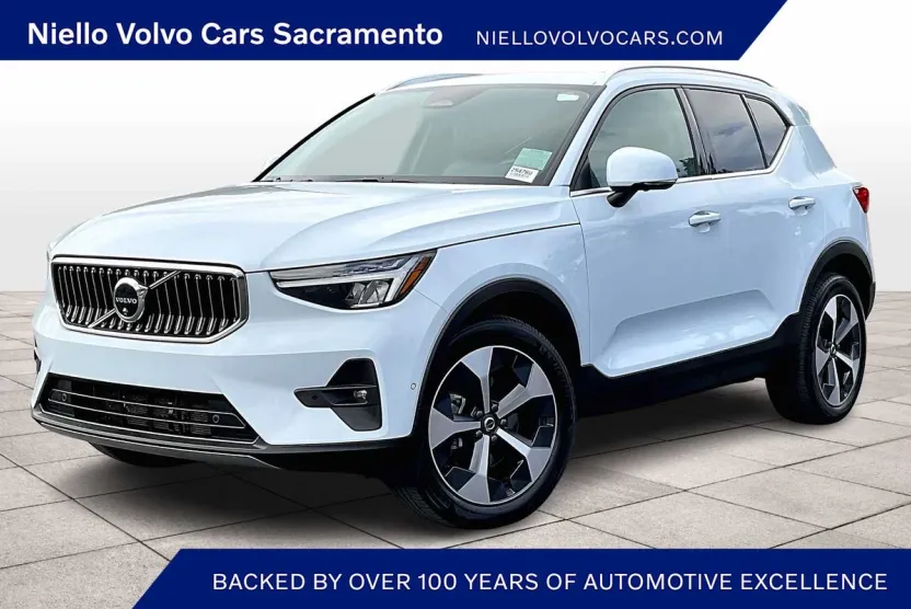 2025 Volvo XC40 Plus AWD photo 1