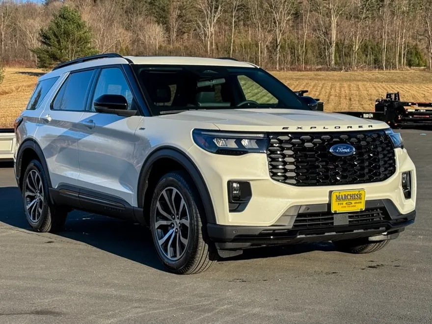 2025 Ford Explorer ST-Line photo 1