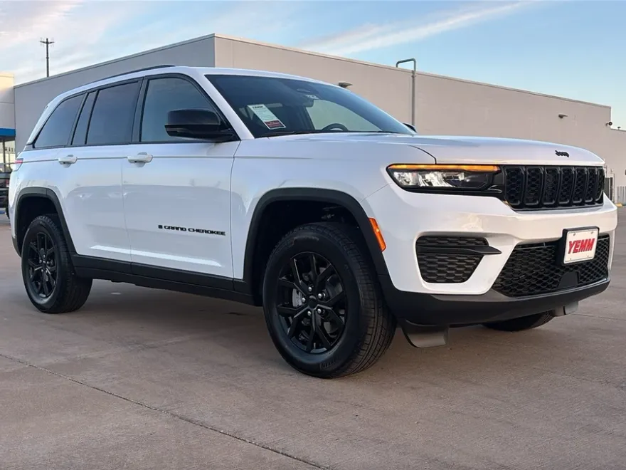 2025 Jeep Grand Cherokee Altitude photo 1