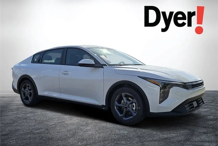 2025 Kia K4 LXS photo 1