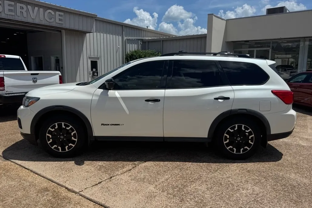 2020 Nissan Pathfinder SL photo 1