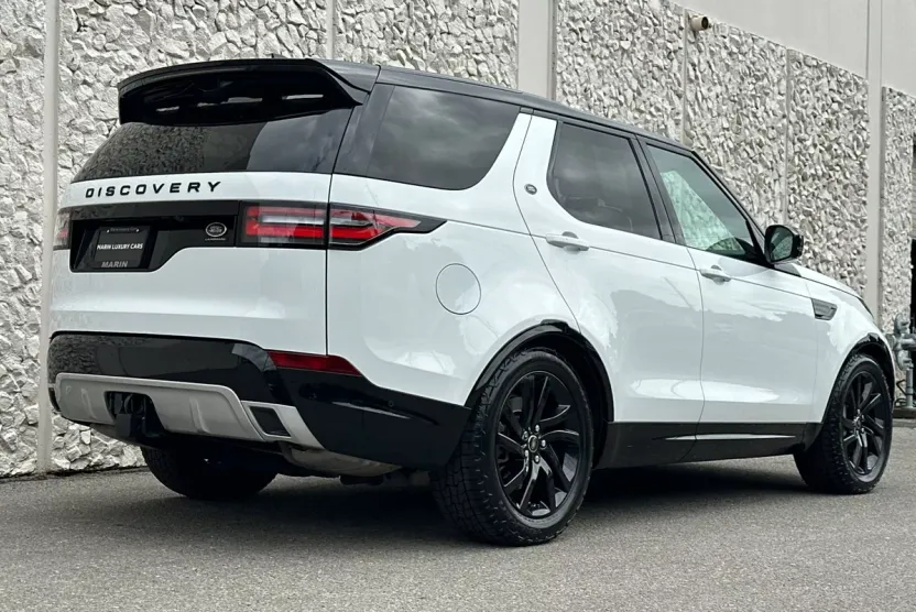 2020 Land Rover Discovery Landmark photo 1