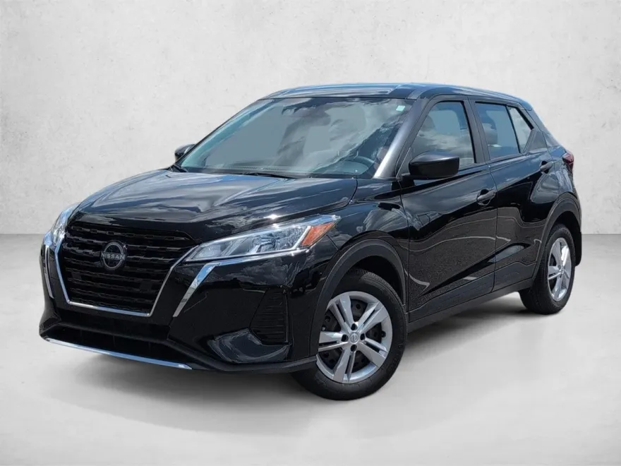 2023 Nissan Kicks S photo 1