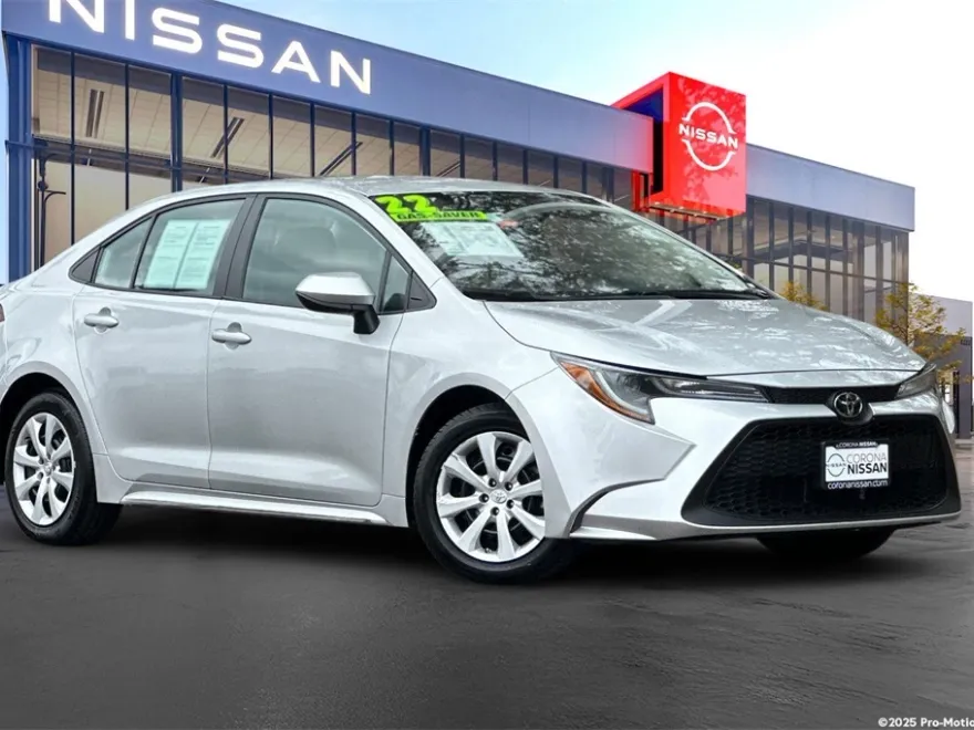2022 Toyota Corolla LE photo 1