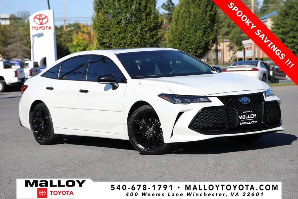 2022 Toyota Avalon Hybrid XSE photo 1